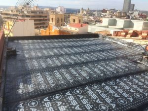 Terraza con trabajos de impermeabilización en Alicante Carolinas